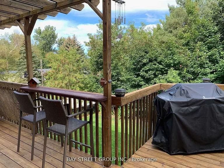 76 Mayfair Dr — Photo 9