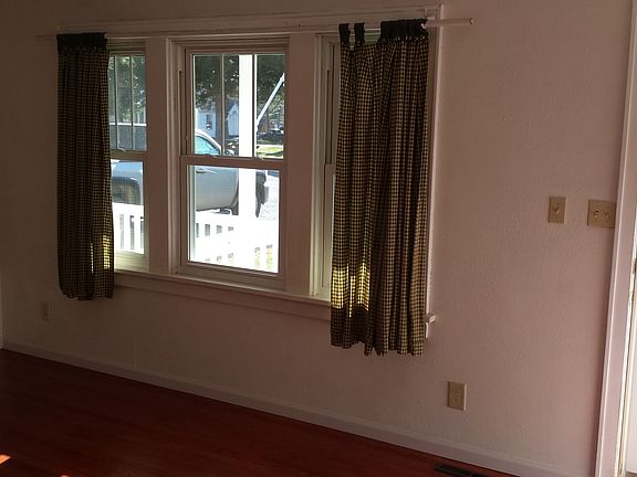 5th image of 107 E Roosevelt St