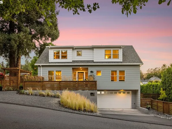 905 Laurel St, Lake Oswego, OR 97034