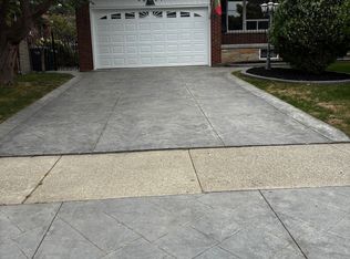 2201 Cliff Rd, Mississauga, ON L5A2N8