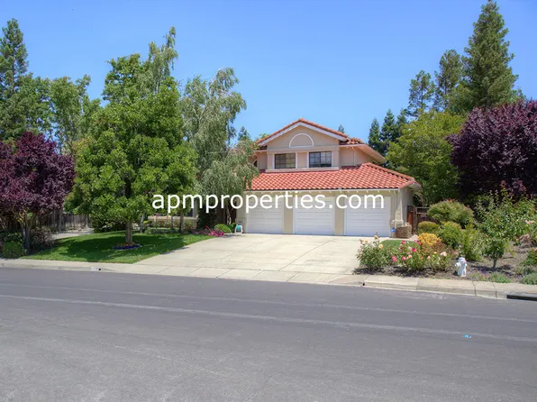 104 Woodranch Cir, Danville, CA 94506