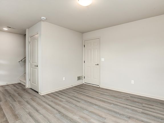 5th image of 2147 Park Dr
