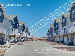 1169 Snyder Way UNIT 208, Oconomowoc, WI 53066