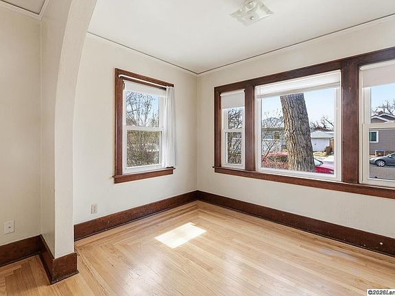 3rd image of 557 N 8th St