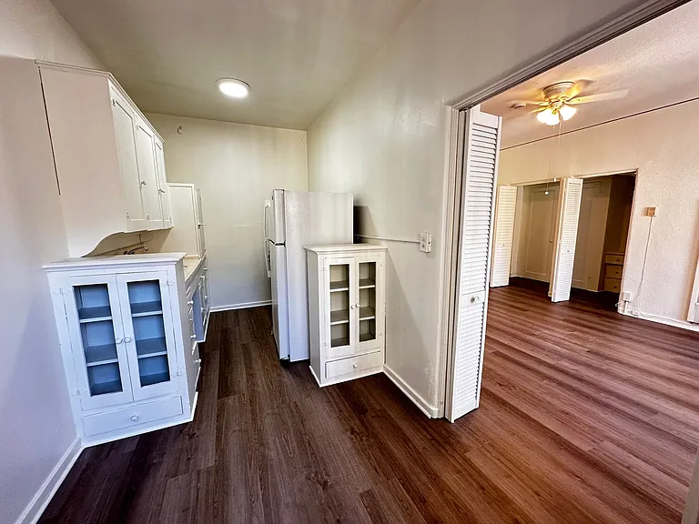213 S Jackson St — Photo 11