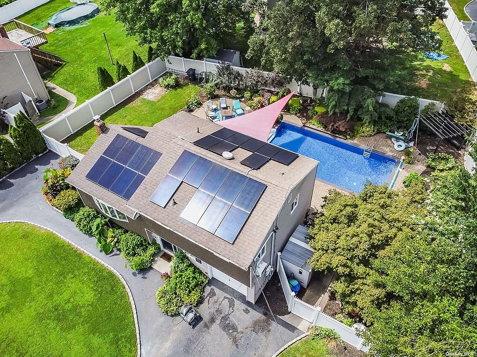 12 Starfire Dr Centereach NY Zillow