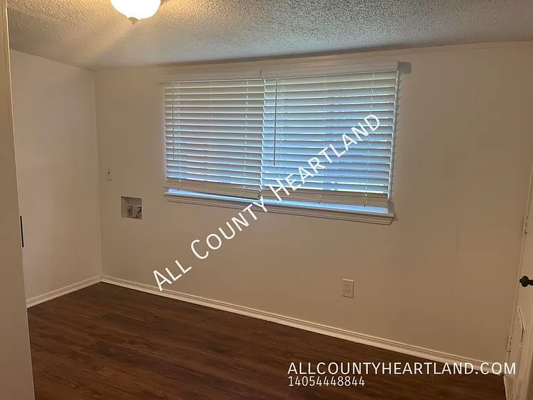 7218 SE 15th St — Photo 19