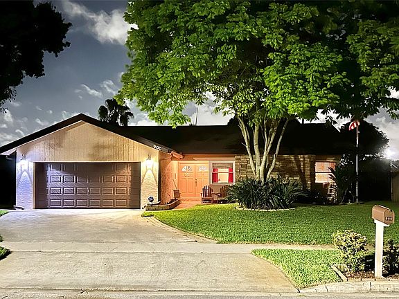 2nd image of 900 NW 49th Way