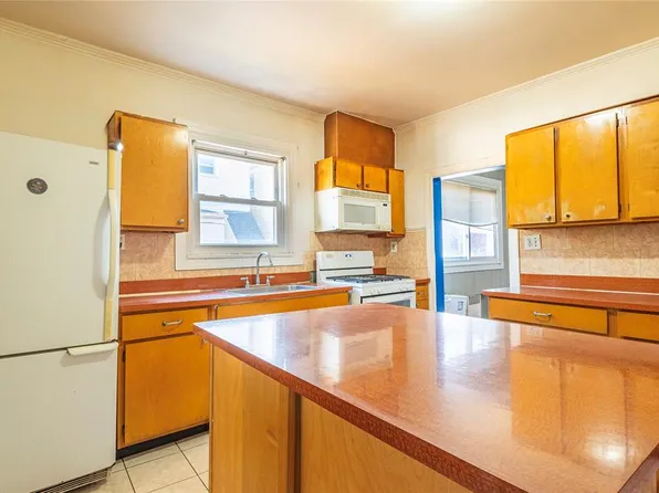 94-67 44th Avenue image 5 of 26