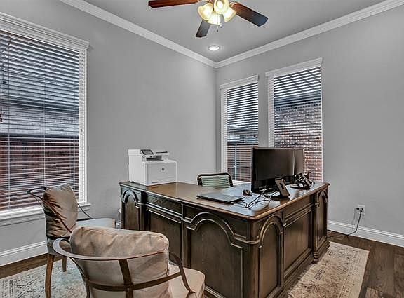 3rd image of 2841 Clarendon Ct