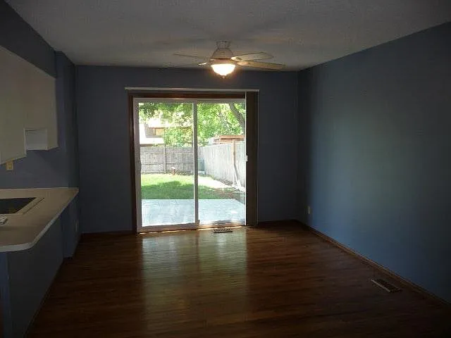 Building Photo - 570 S Field Ct