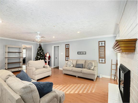5th image of 2614 Tyler Ln