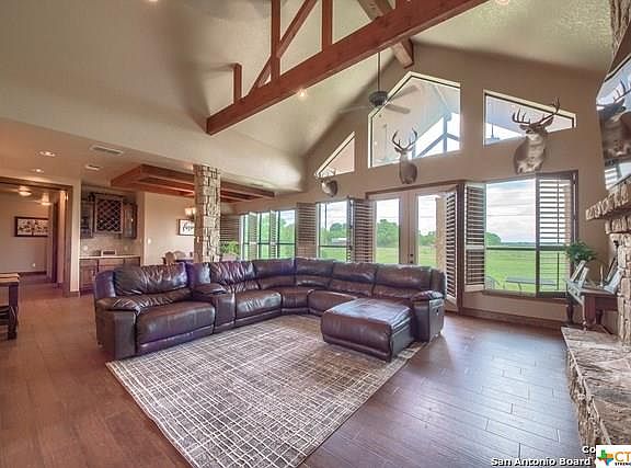 5th image of 378 Cibolo Ln