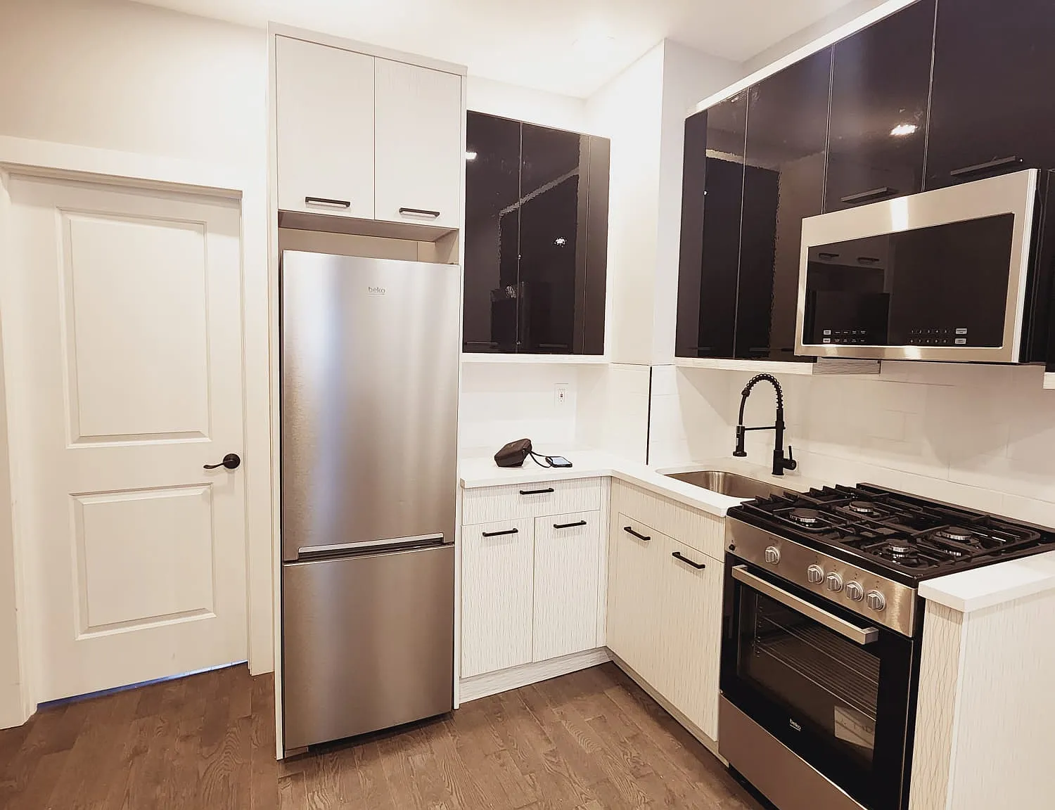 2 bed, $2,200 — Photo 1
