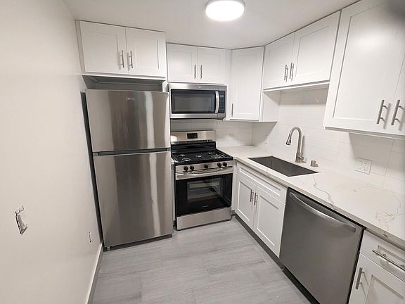 2nd image of 1925 Palmerston Pl #7