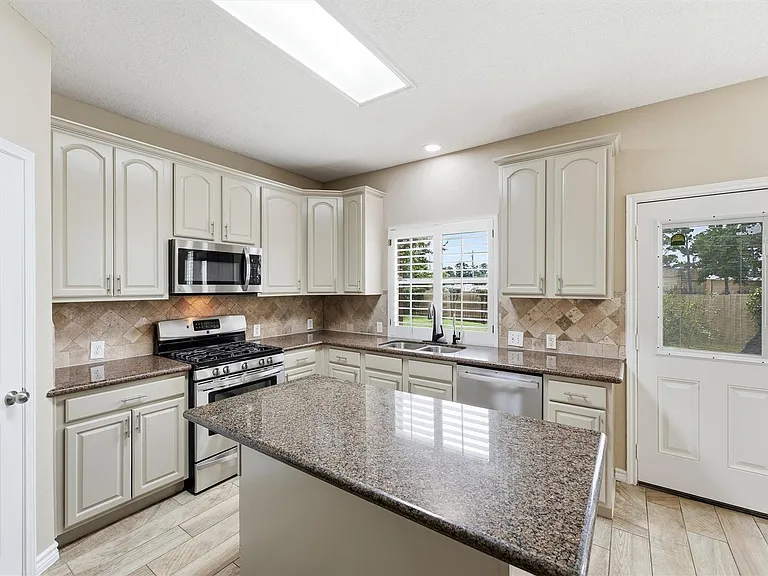 19311 Kristen Park Ct — Photo 8