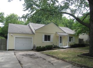 8737 Sleepy Hollow Rd, Kansas City, MO 64114