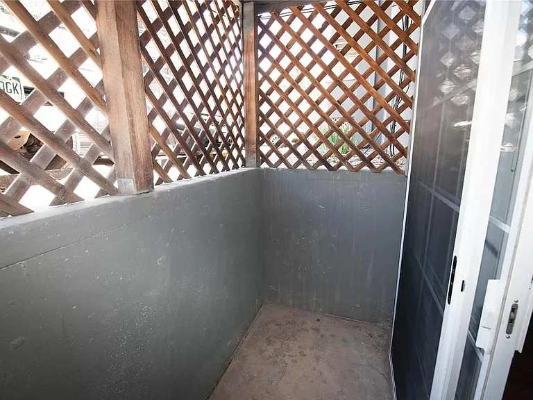 1410 N York St #13 — Photo 30