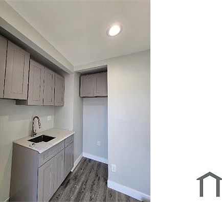 2nd image of 1511 W 42nd Pl
