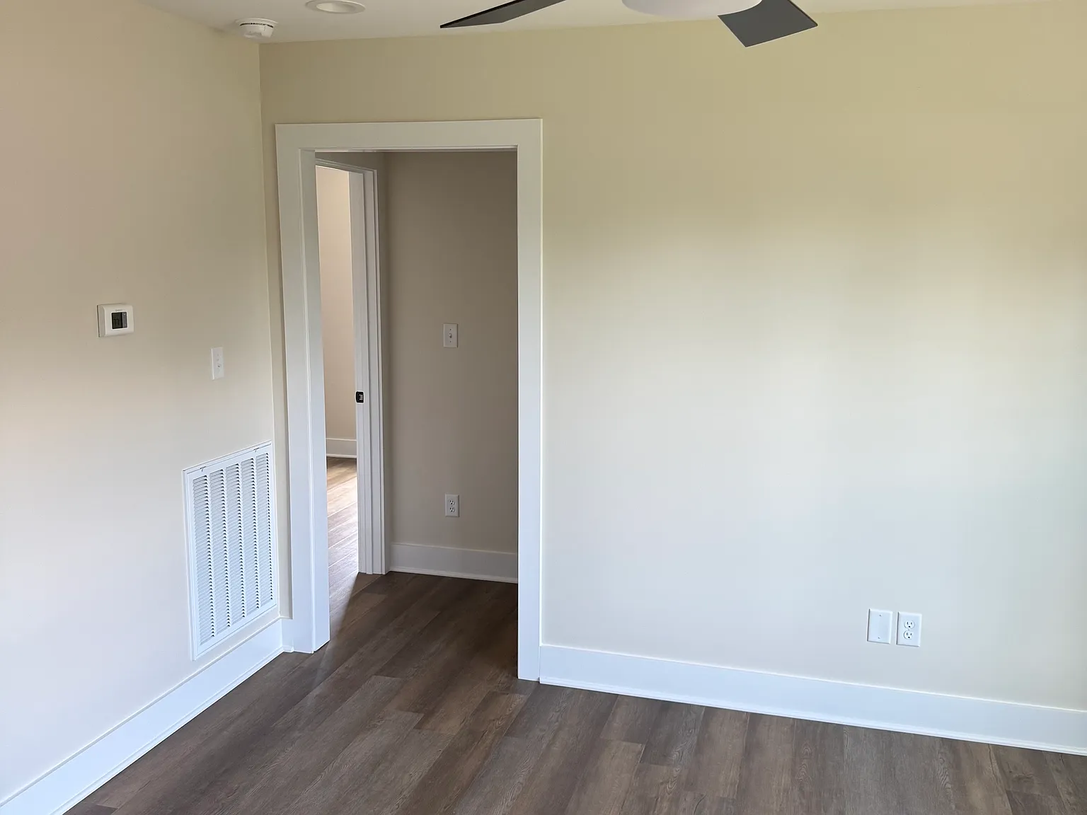 3 bed, 1000 sqft, $1,275 — Photo 1