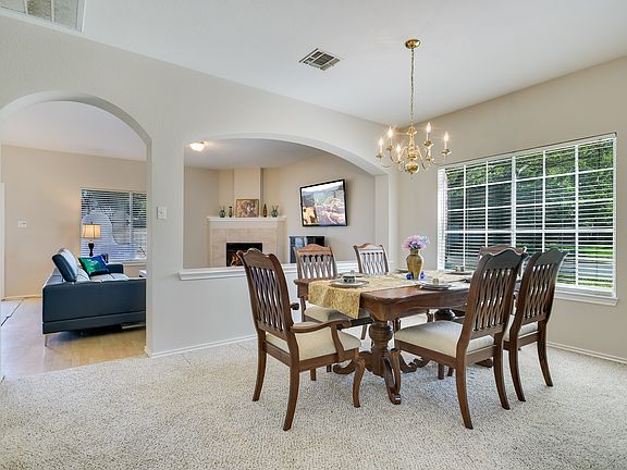 3rd image of 1401 Deer Horn Dr