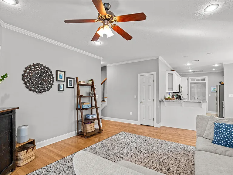 726 Bonnie Oaks Ln — Photo 18