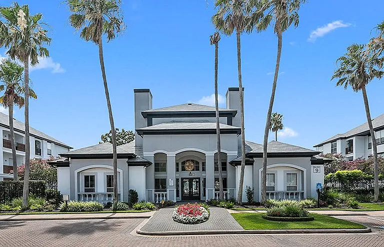 The Palms at Clear Lake Apartments — Photo 10