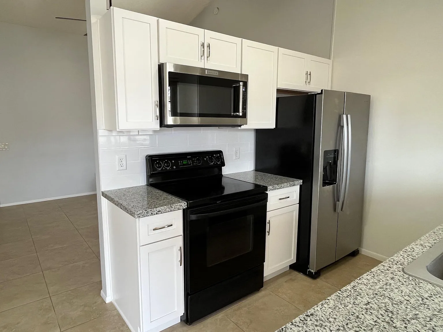 2 bed, 823 sqft, $1,725 — Photo 4