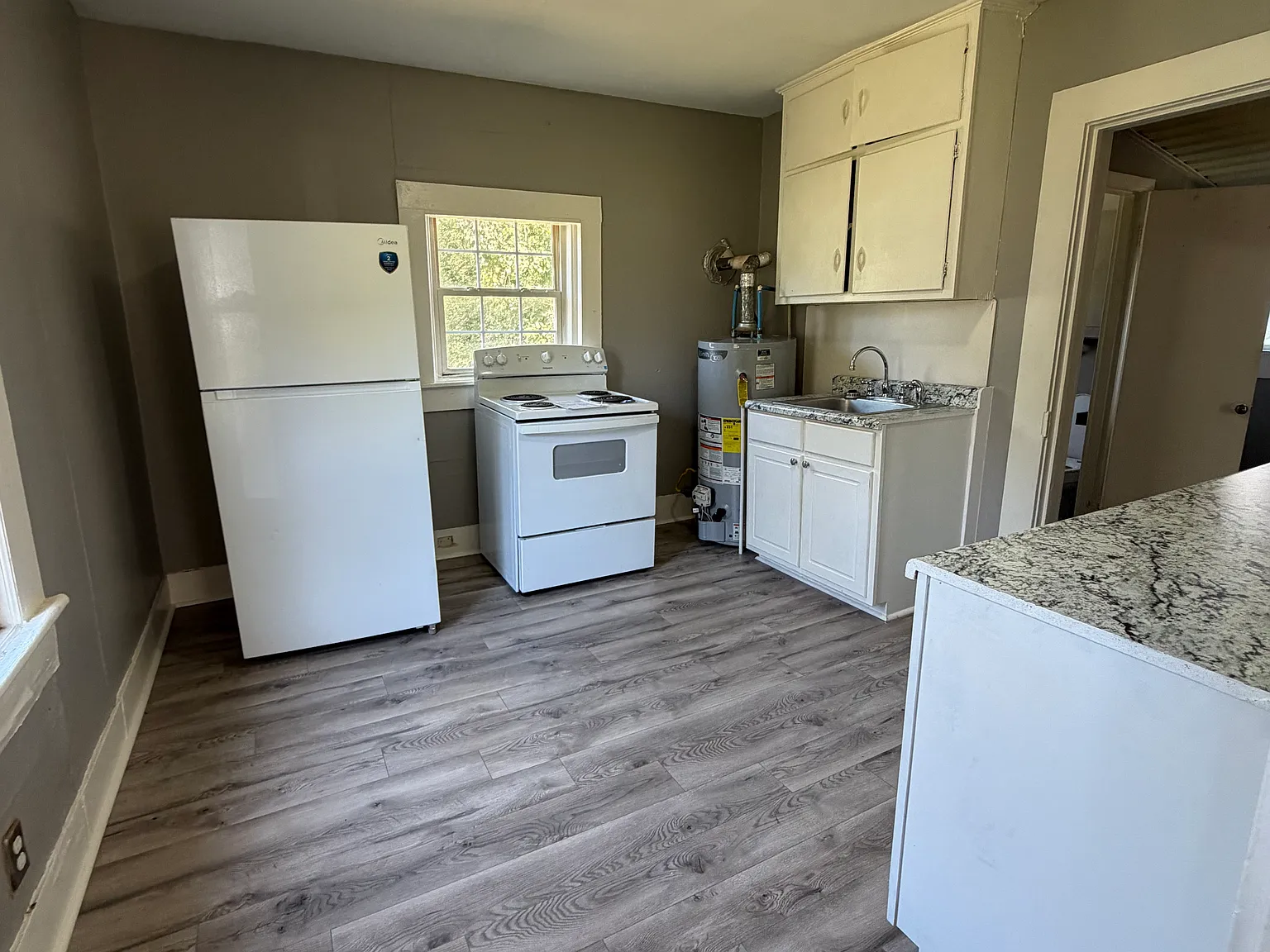1 bed, 869 sqft, $725 — Photo 3