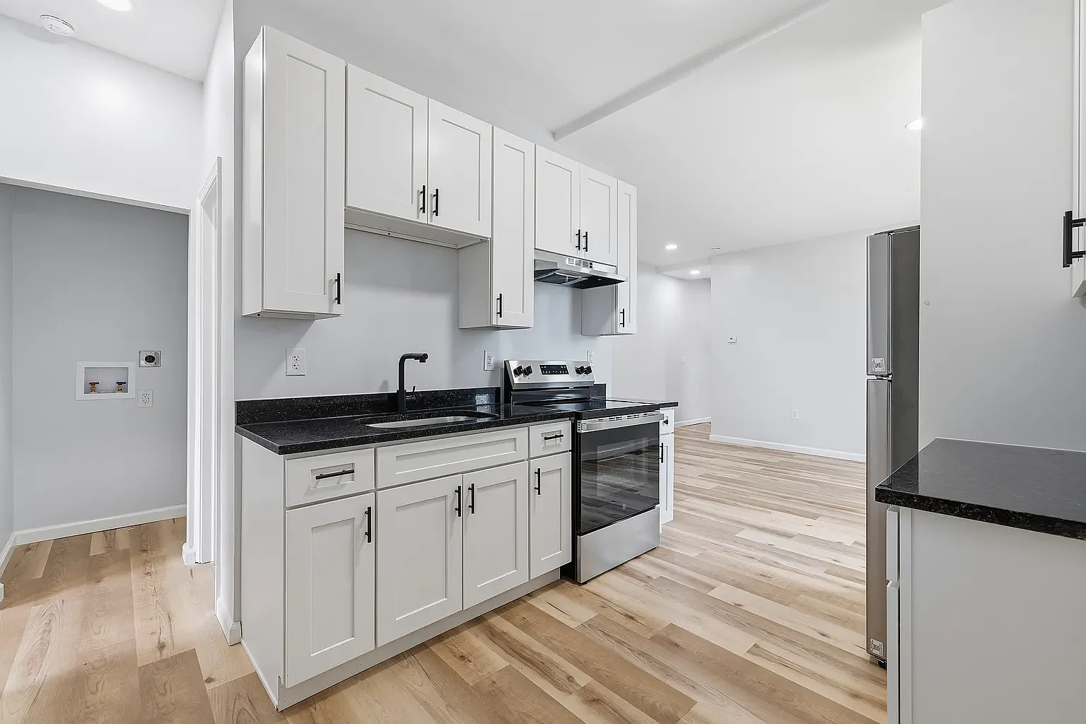 3 bed, 1200 sqft, $1,600 — Photo 3