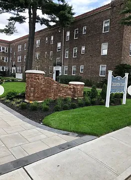 Kensington Court Apartments — Photo 7