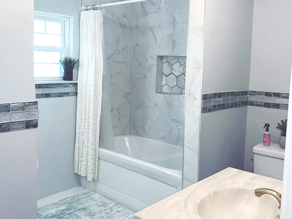 (undisclosed Address), Hyde Park, MA 02136