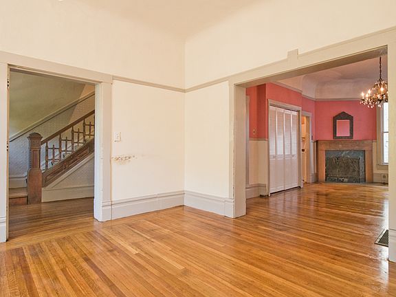4th image of 587 Waller St