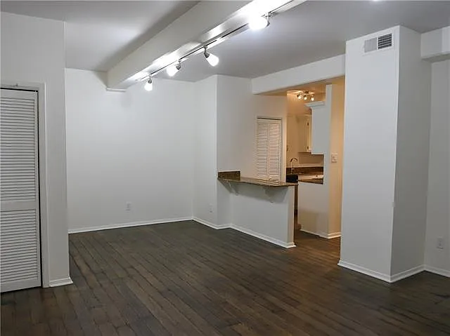 333 Julia St #324 — Photo 6