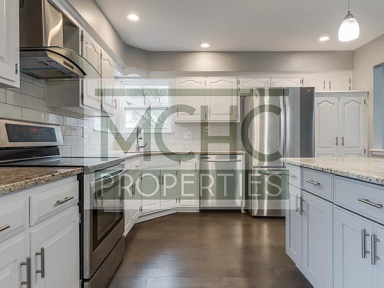 7837 W 112th St — Photo 3