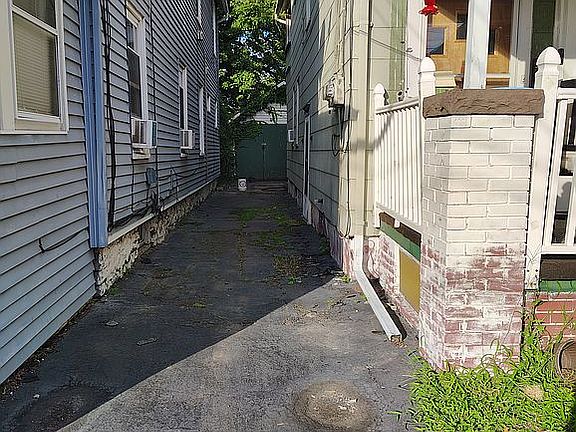 3rd image of 119 John St