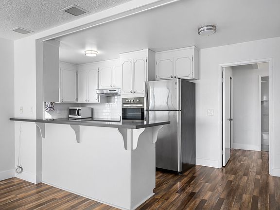 3rd image of 138 Marina Ave #D