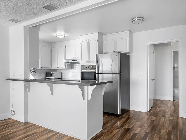 138 Marina Ave #D — Photo 3