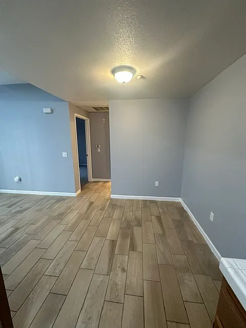 2 bed, 944 sqft, $2,400 — Photo 3