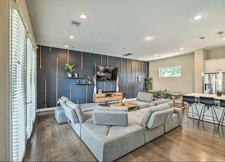 2403C Everett St #C — Photo 1