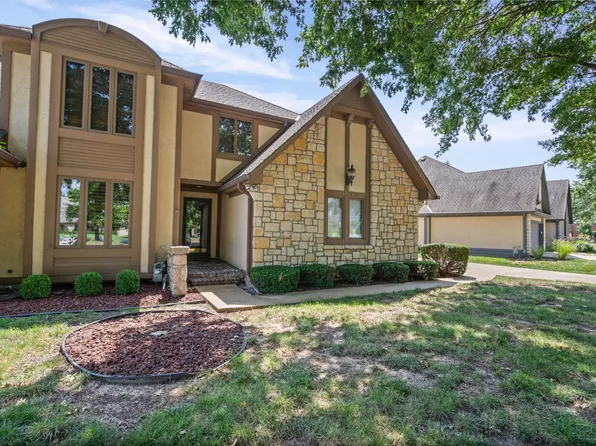 11129 Ash St, Leawood, KS 66211