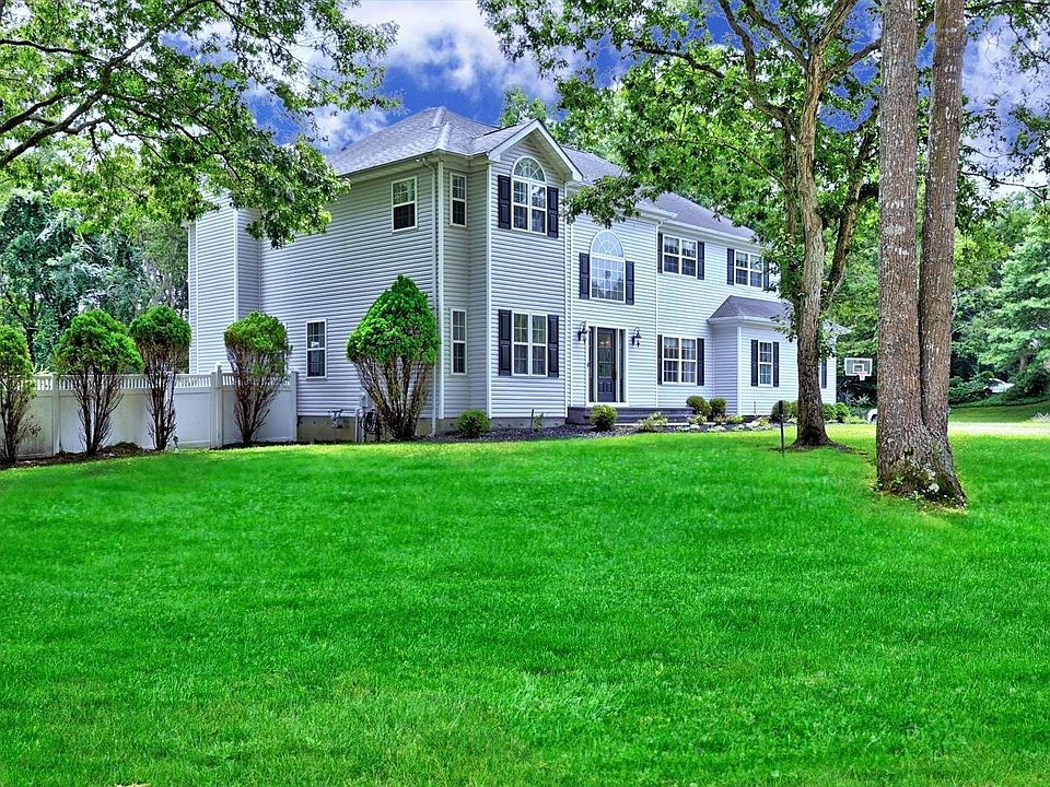 1st image of 102 Vista Lane