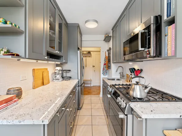 3103 Fairfield Avenue image 4 of 12