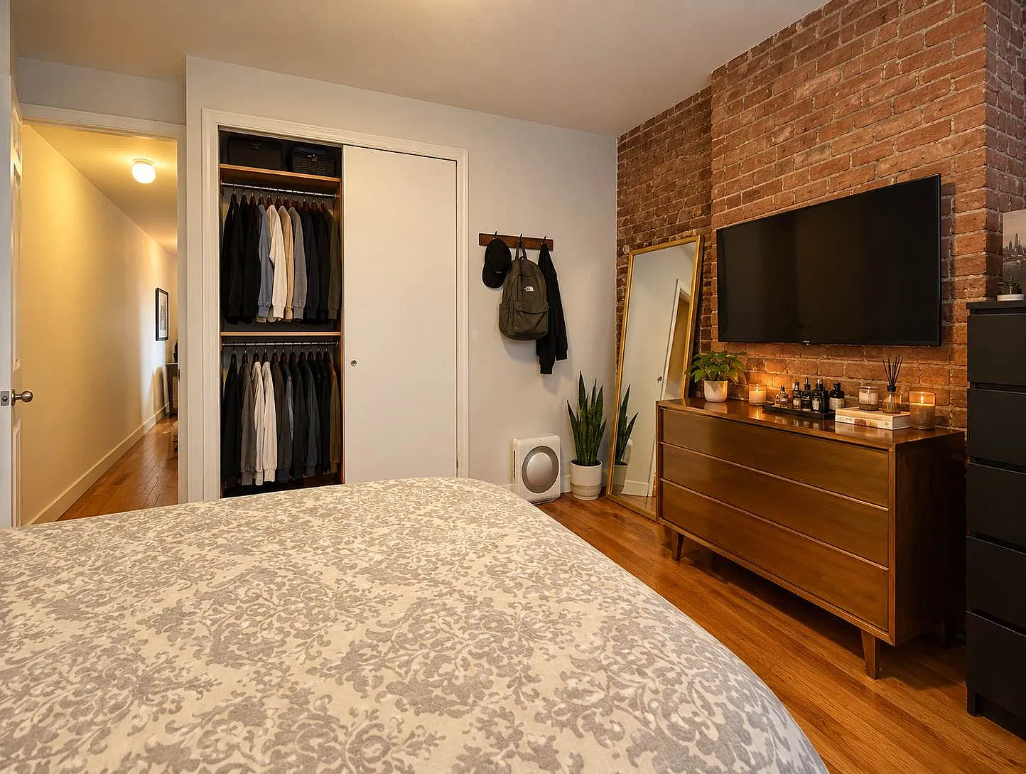 1318 Halsey Street — Photo 3