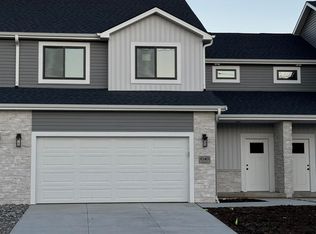 1040 Iris Ave, Crete, NE 68333