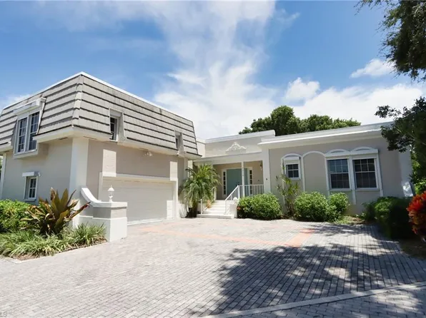 5916 Chanteclair Dr #8, Naples, FL 34108