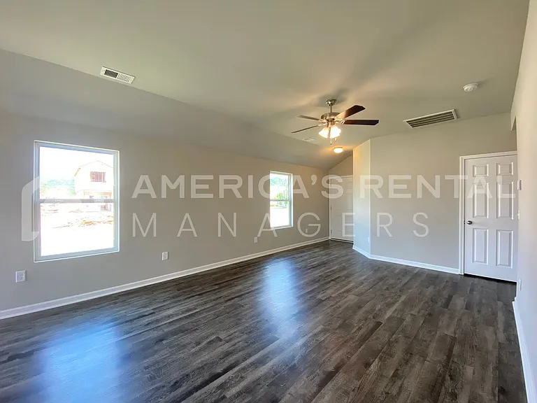 52 Cottage Ln — Photo 6