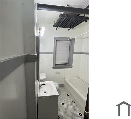 4th image of 5011 W Quincy St