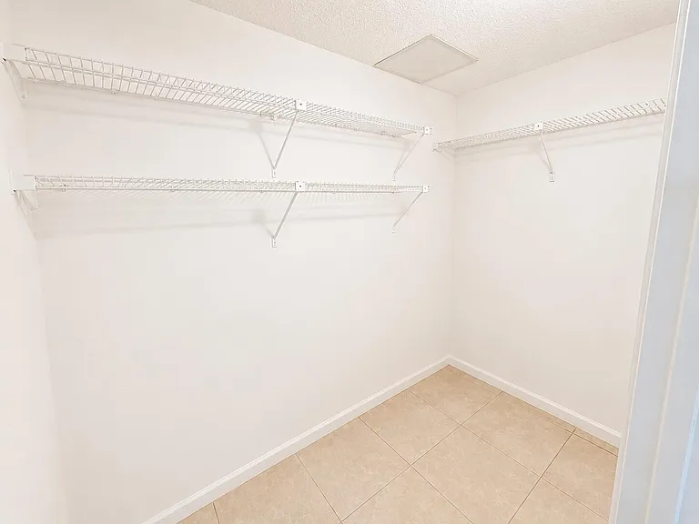 5951 NE 14th Ln #301N — Photo 13