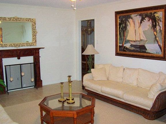 2nd image of 507 W Paris Ave